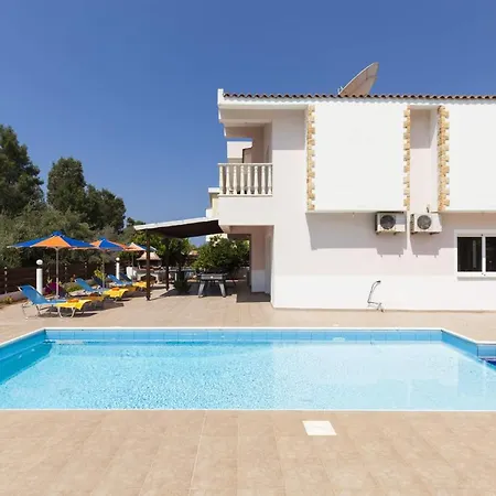 Villa Dione By *