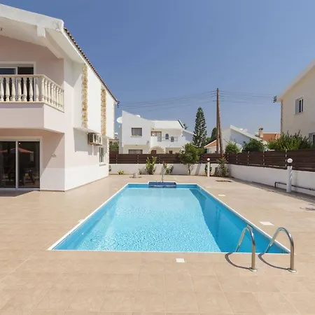 Dione By Vila Pegeia