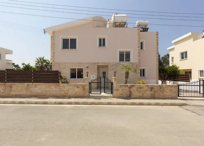 Dione By Vila Pegeia